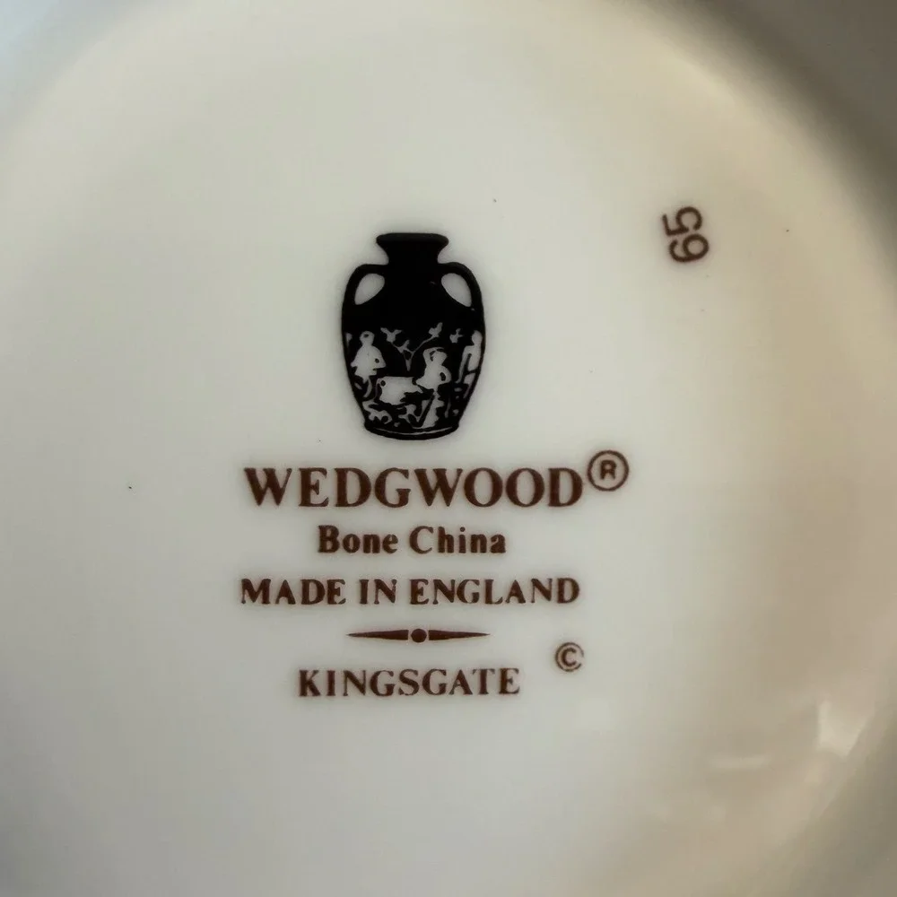 Wedgwood Kingsgate Bone China Teapot R4934U Made in England Victorian White Blue